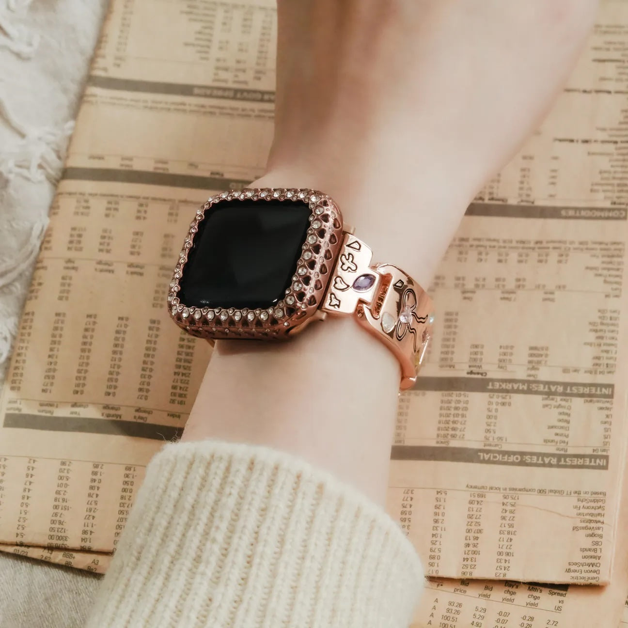 Cute engraved, high-quality metal inlaid with diamonds Apple Watch strap