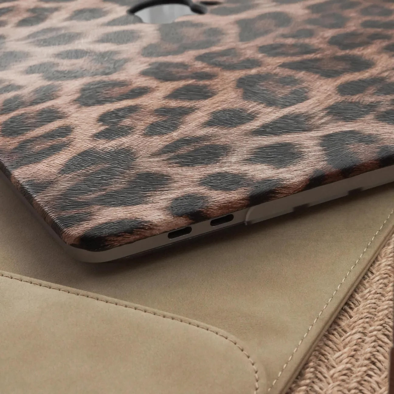 Trendy Leopard Pattern Macbook Case