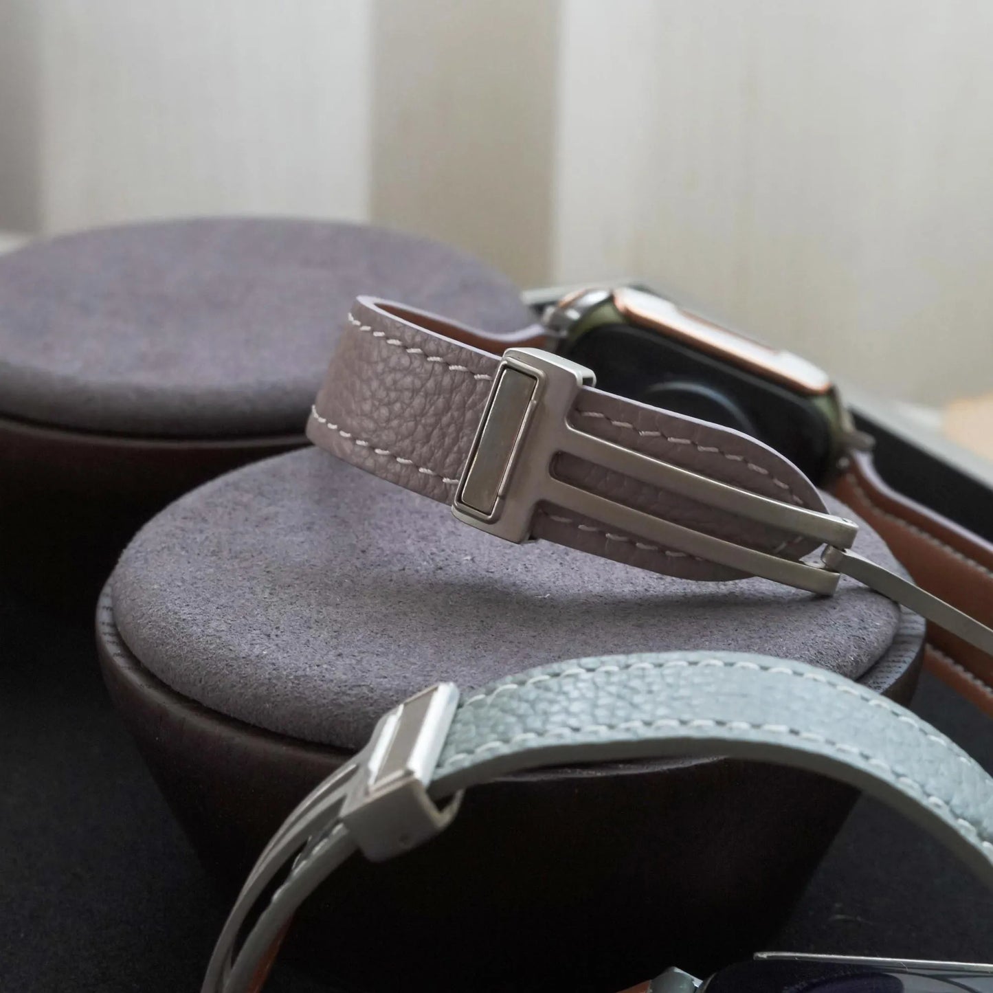 Slim Magnetic Lychee Texture Leather Apple Watch Band