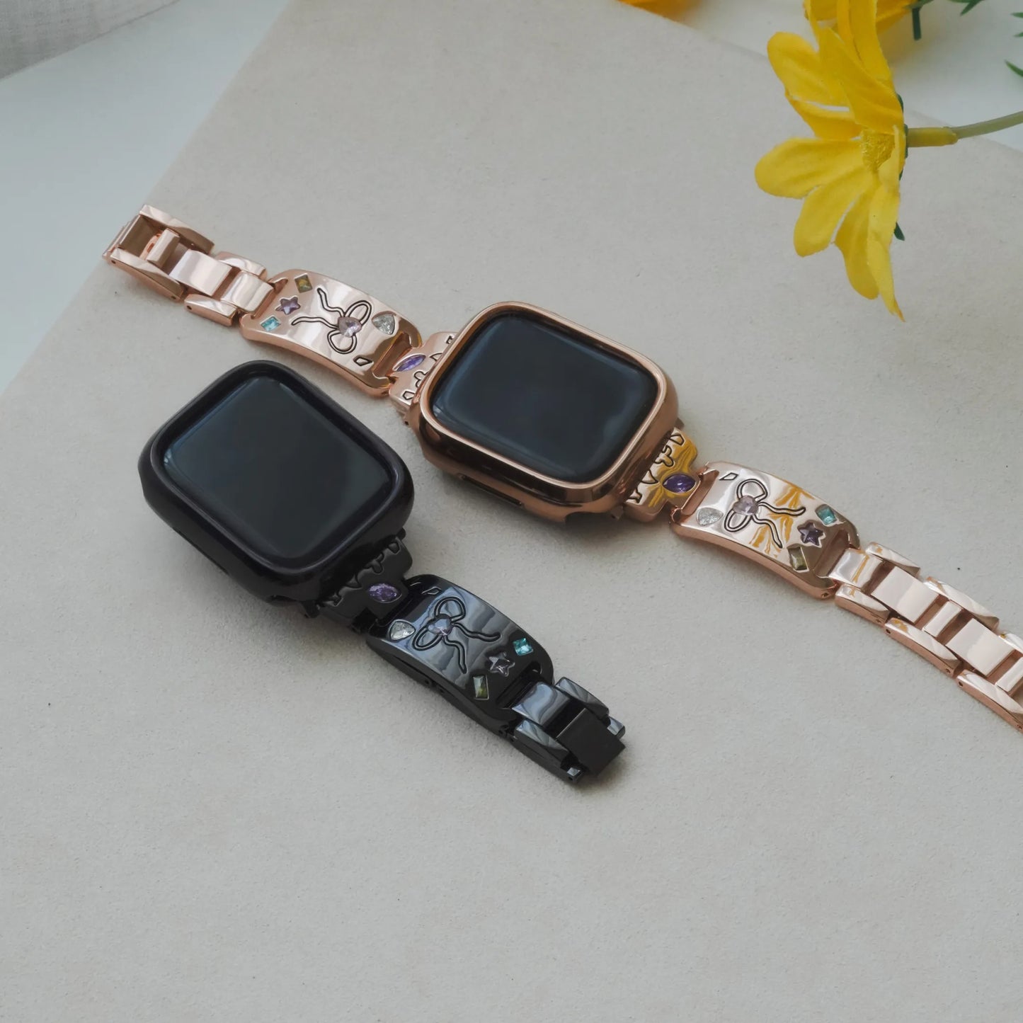 Cute engraved, high-quality metal inlaid with diamonds Apple Watch strap