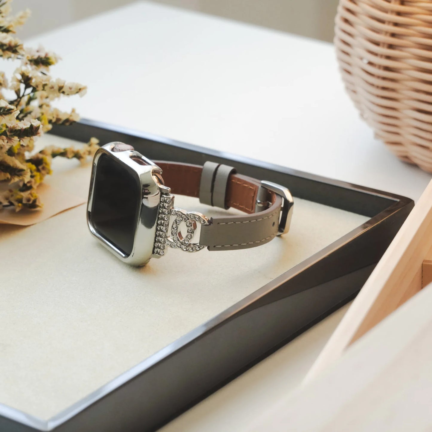 Classic C-shaped Buckle with Diamond Inlay Apple Watch
