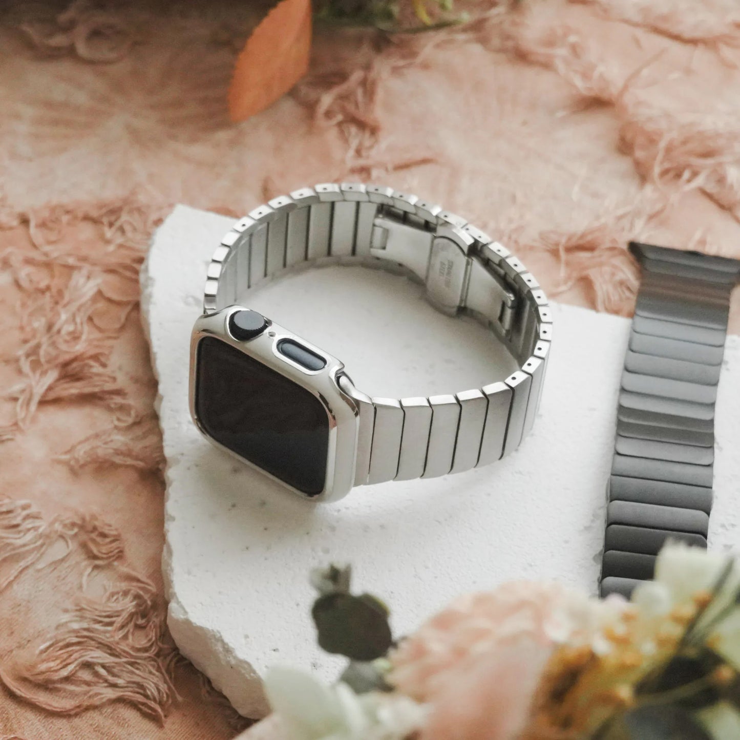 Armor Metal Butterfly Clasp Apple Watch Band