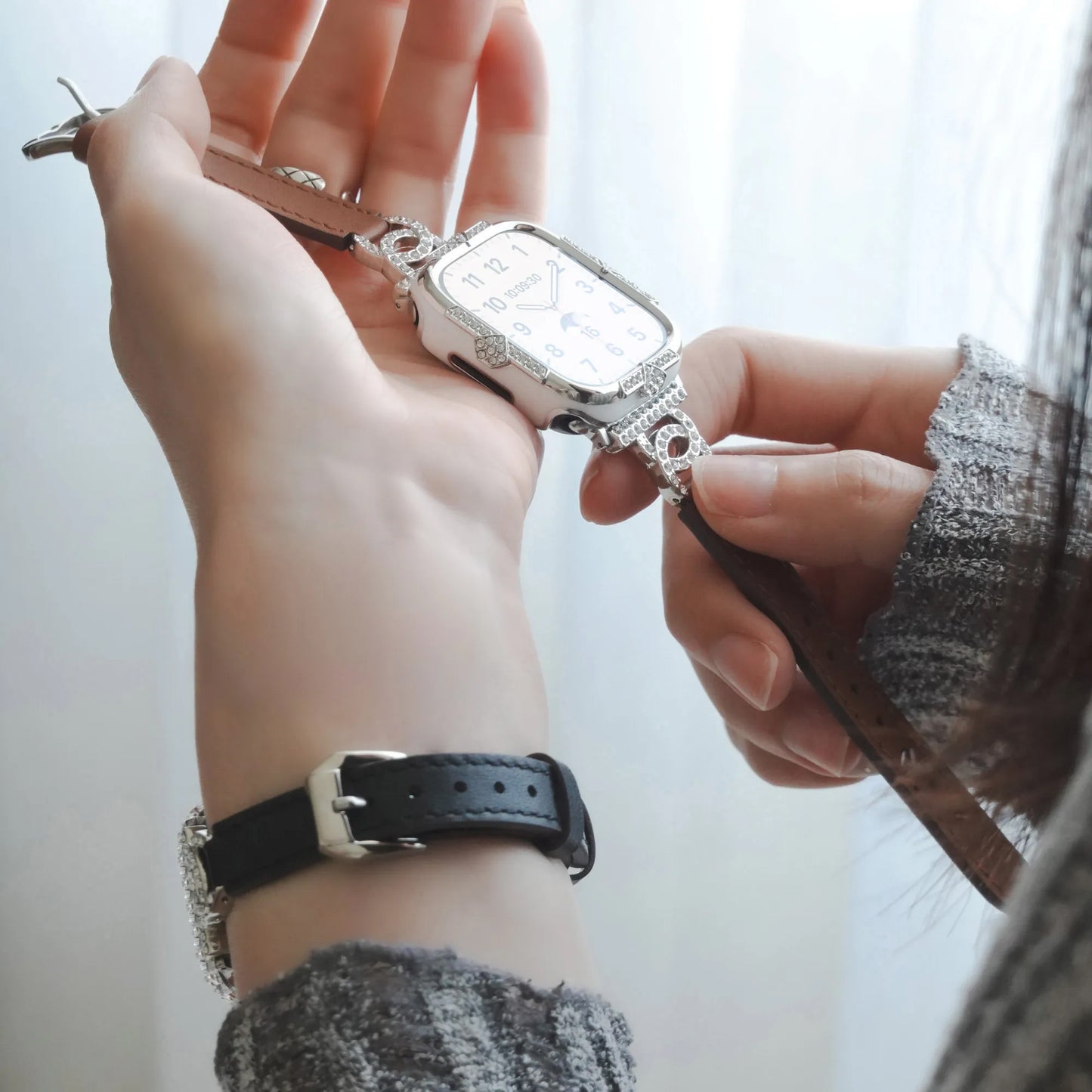 Classic C-shaped Buckle with Diamond Inlay Apple Watch