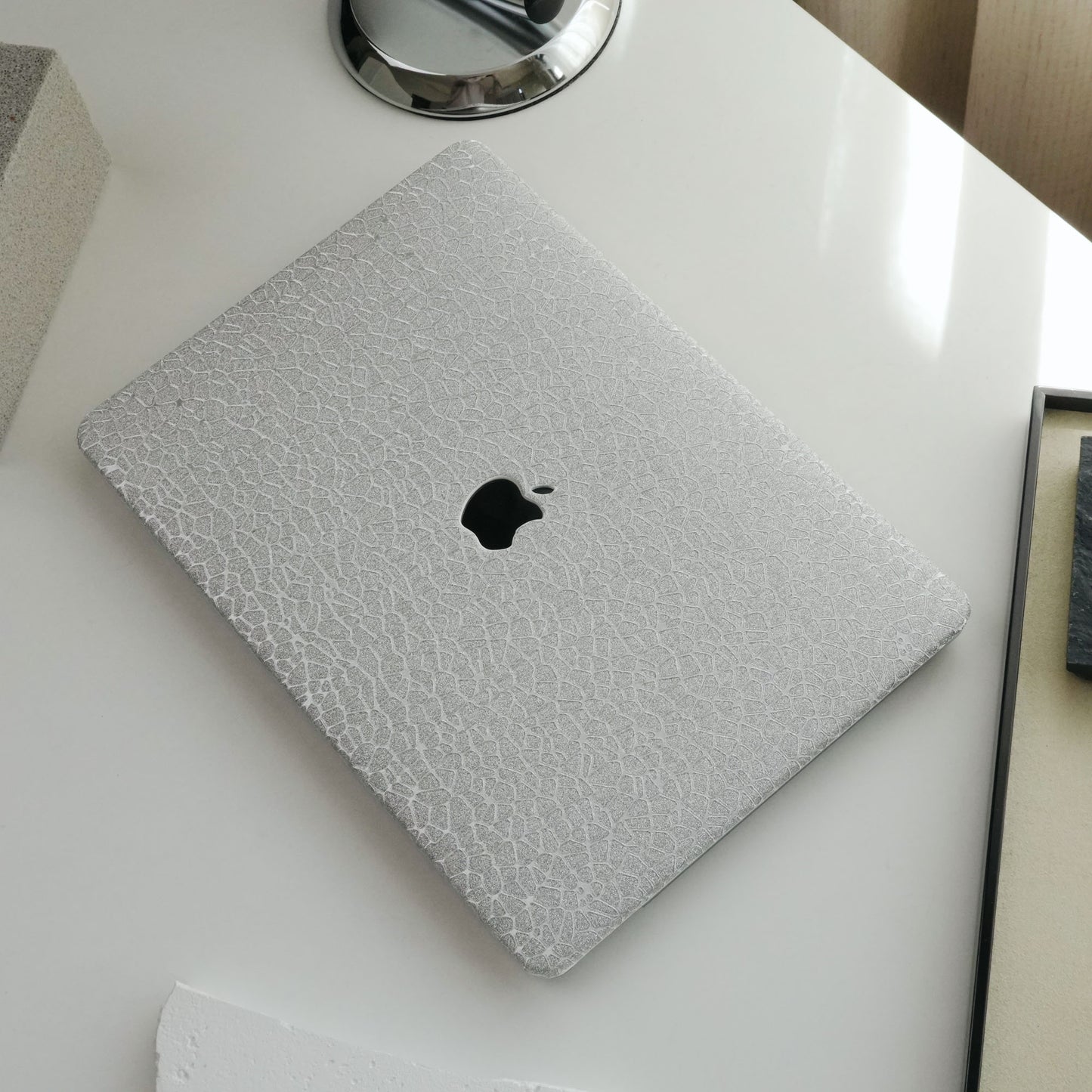 Leather pebble texture ♾ glossy silver finish Macbook case