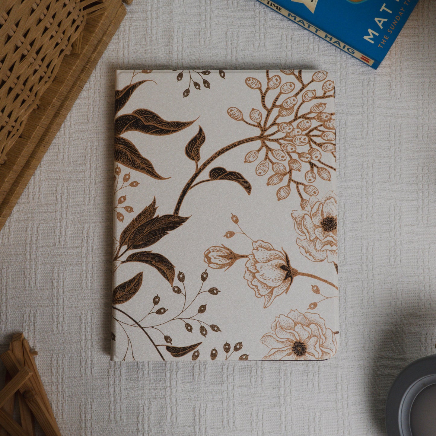 Thisisus Design - Vintage Classical Floral Pencil Magnetic Holder iPad Case