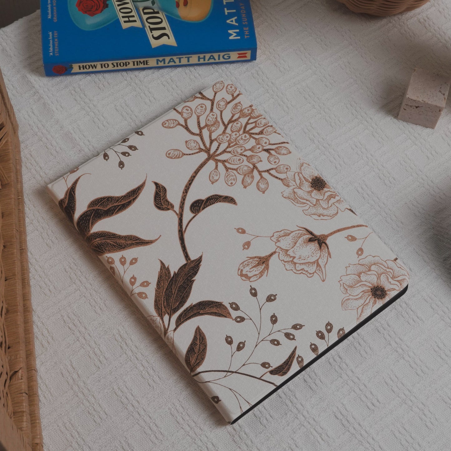 Thisisus Design - Vintage Classical Floral Pencil Magnetic Holder iPad Case