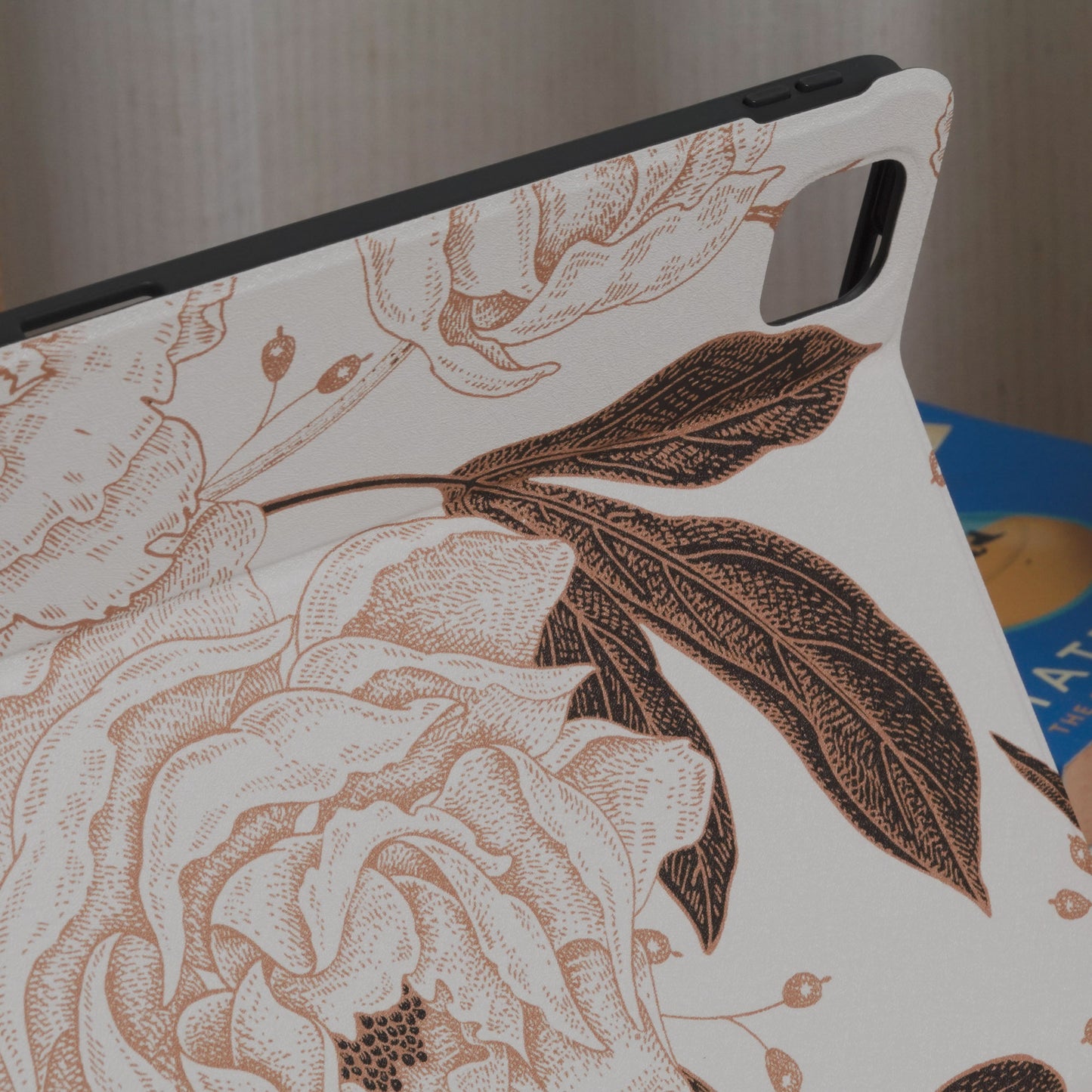 Thisisus Design - Vintage Classical Floral Pencil Magnetic Holder iPad Case