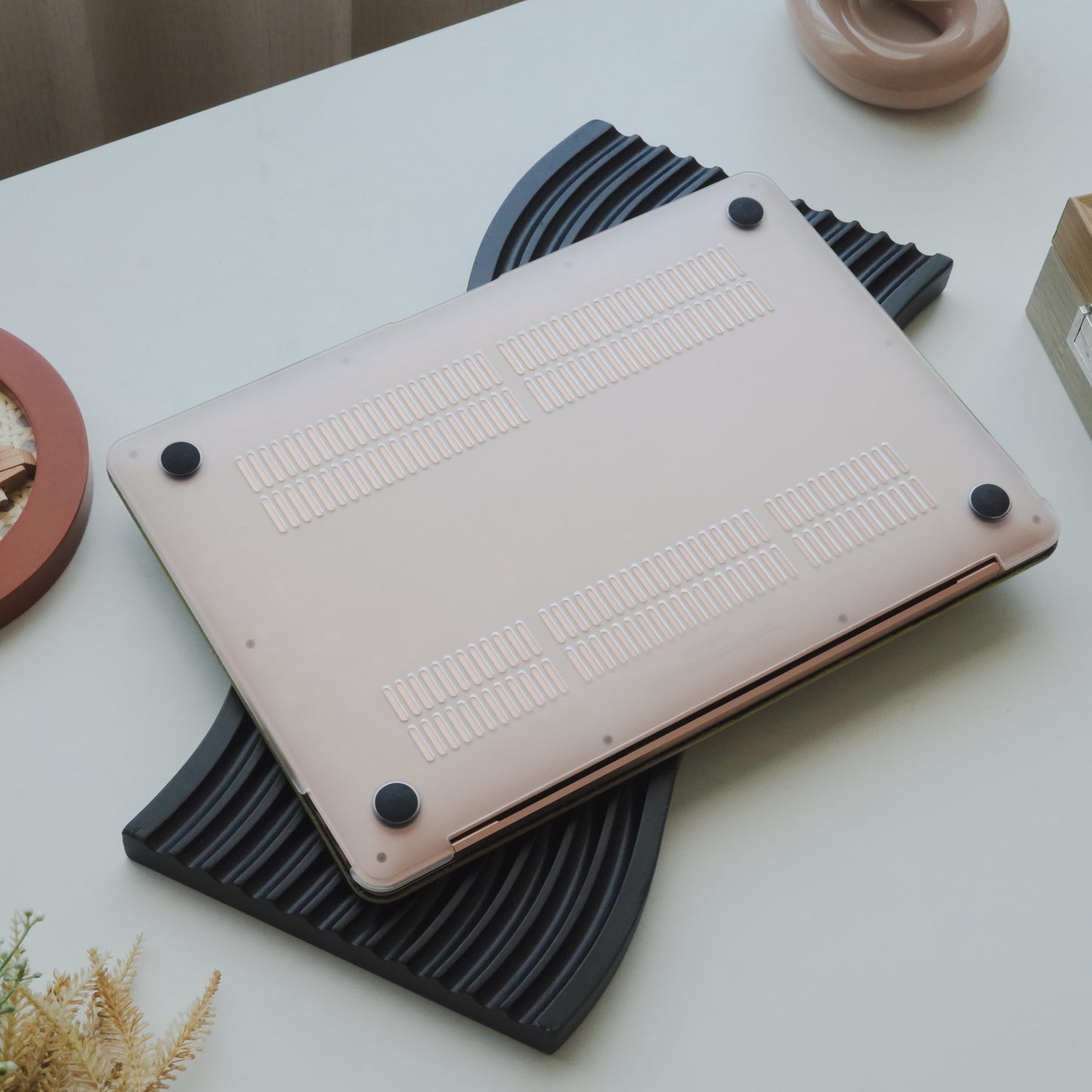This is us White Hand-drawn Red-clothed Bunny ♾ Textured Stitching MacBook Case