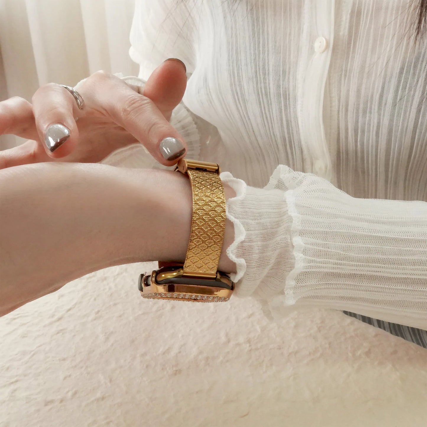Refined Checkered Pattern Textured Metal Apple Watch Band