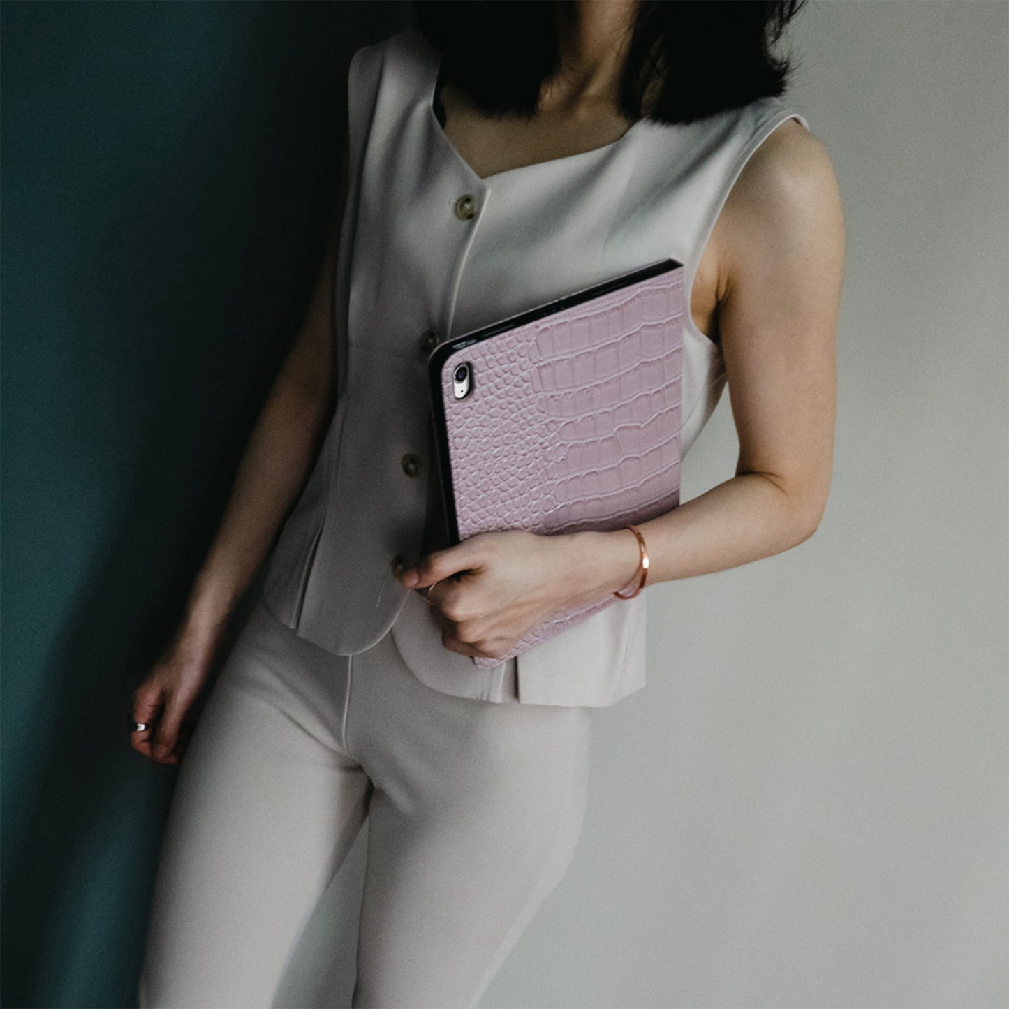 Crocodile Style & Crocodile Pink with Pencil Holder iPad Protective Case