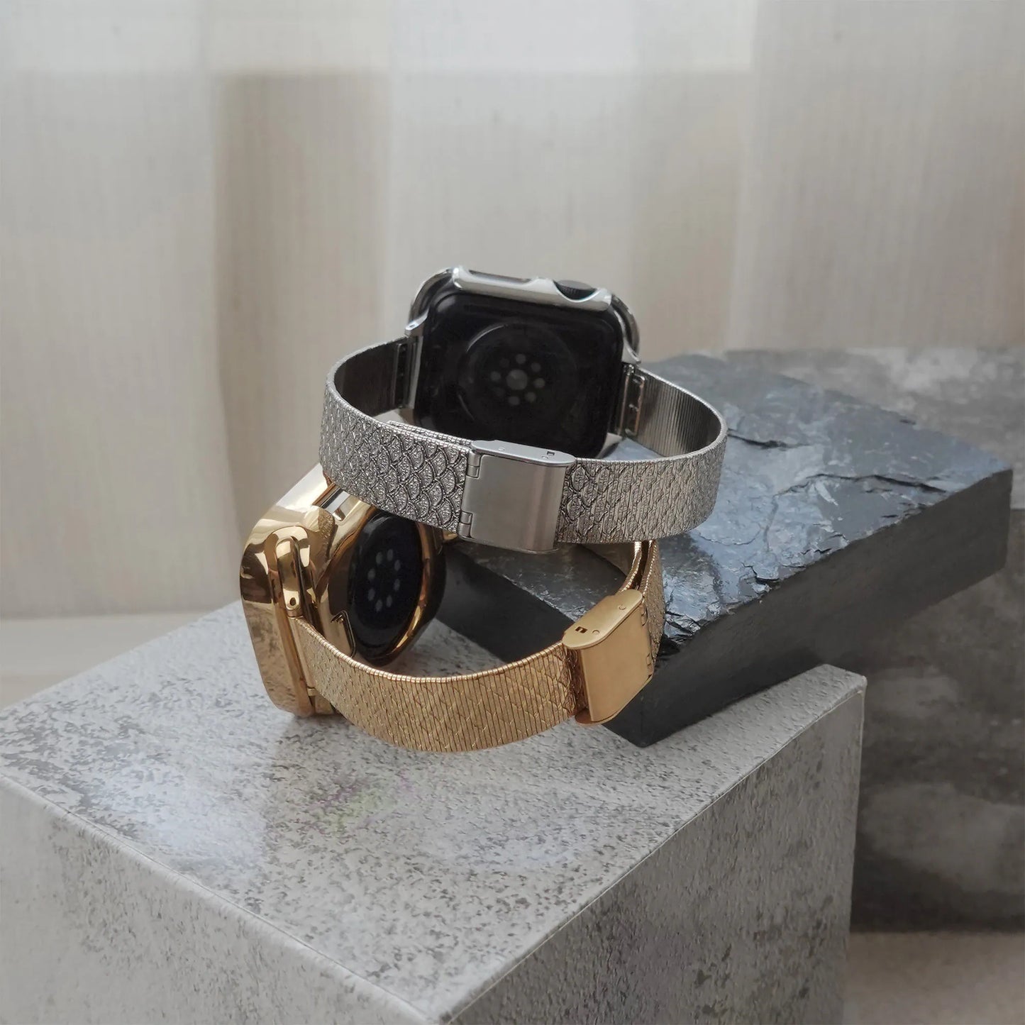 Refined Checkered Pattern Textured Metal Apple Watch Band