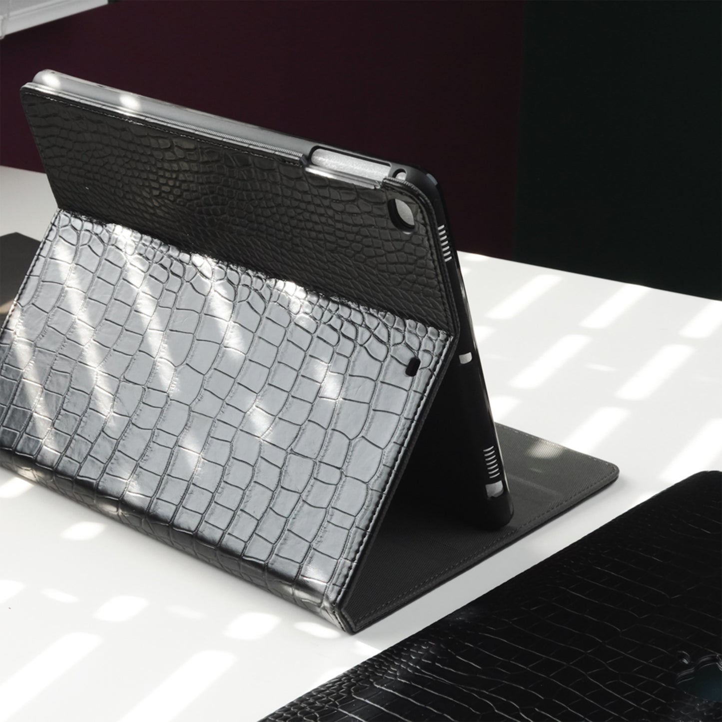 Crocodile Style & Crocodile Black with Pencil Holder iPad Protective Case