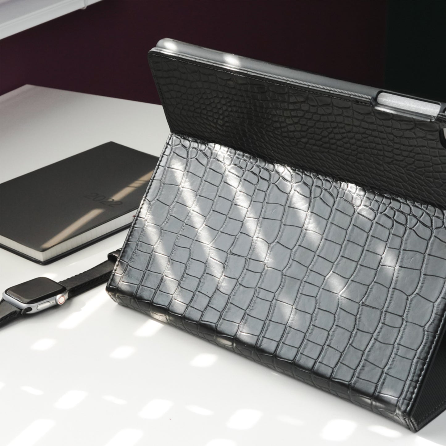 Crocodile Style & Crocodile Black with Pencil Holder iPad Protective Case