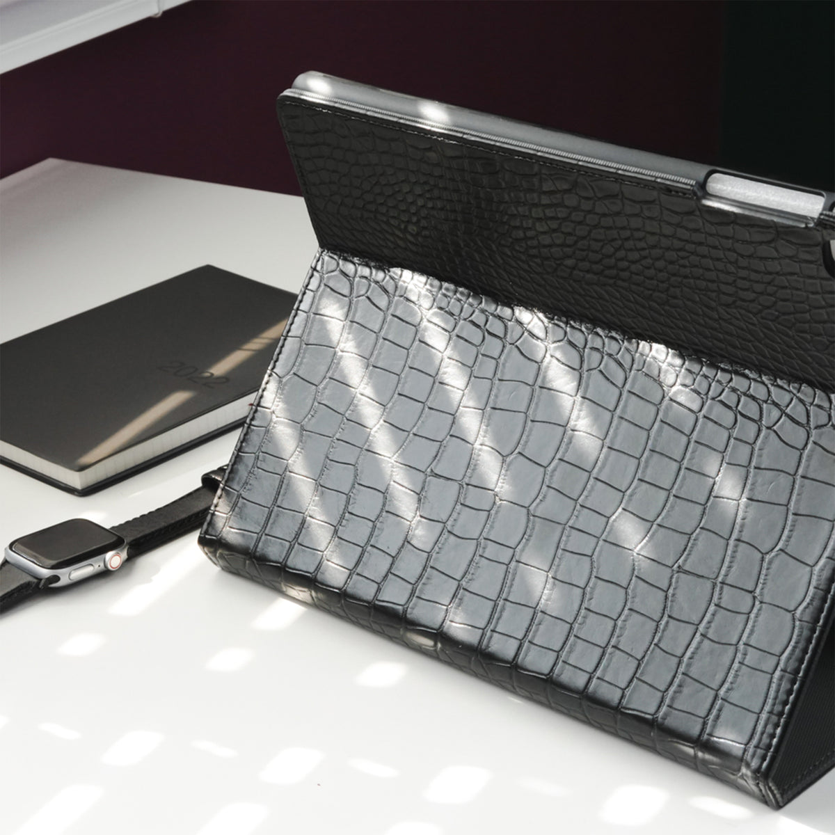 Crocodile Style & Crocodile Black with Pencil Holder iPad Protective Case