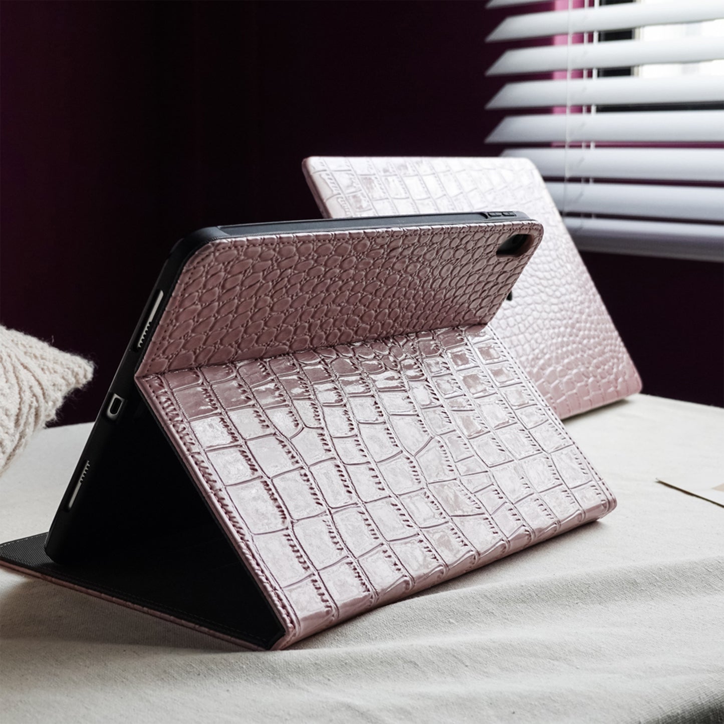 Crocodile Style & Crocodile Pink with Pencil Holder iPad Protective Case