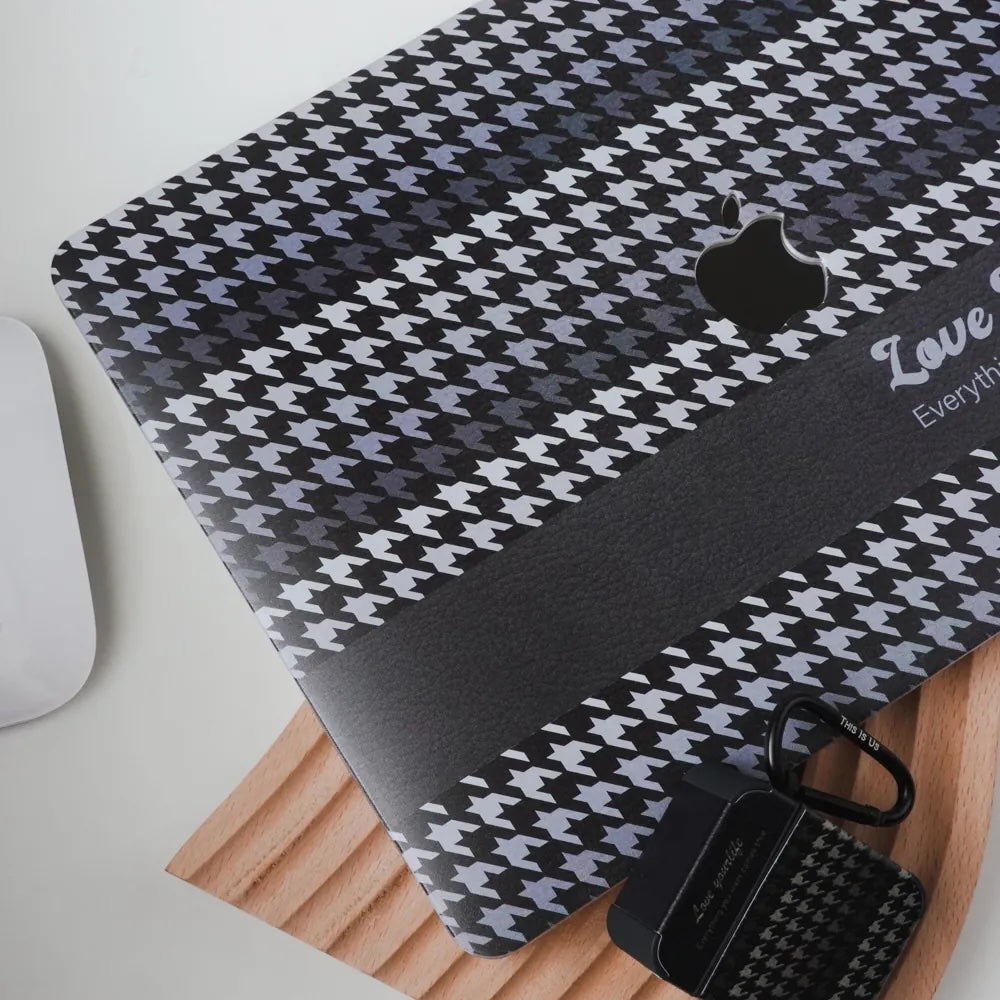 This Is Us Design - Houndstooth Macbook Case