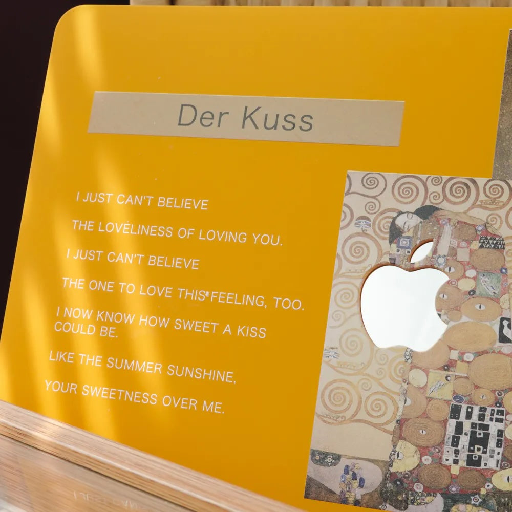 This is us Design - Kiss Macbook Case