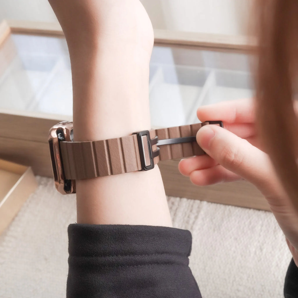 Wide Elegant Leather Venetian Blinds Magnetic Clasp Apple Watch Band
