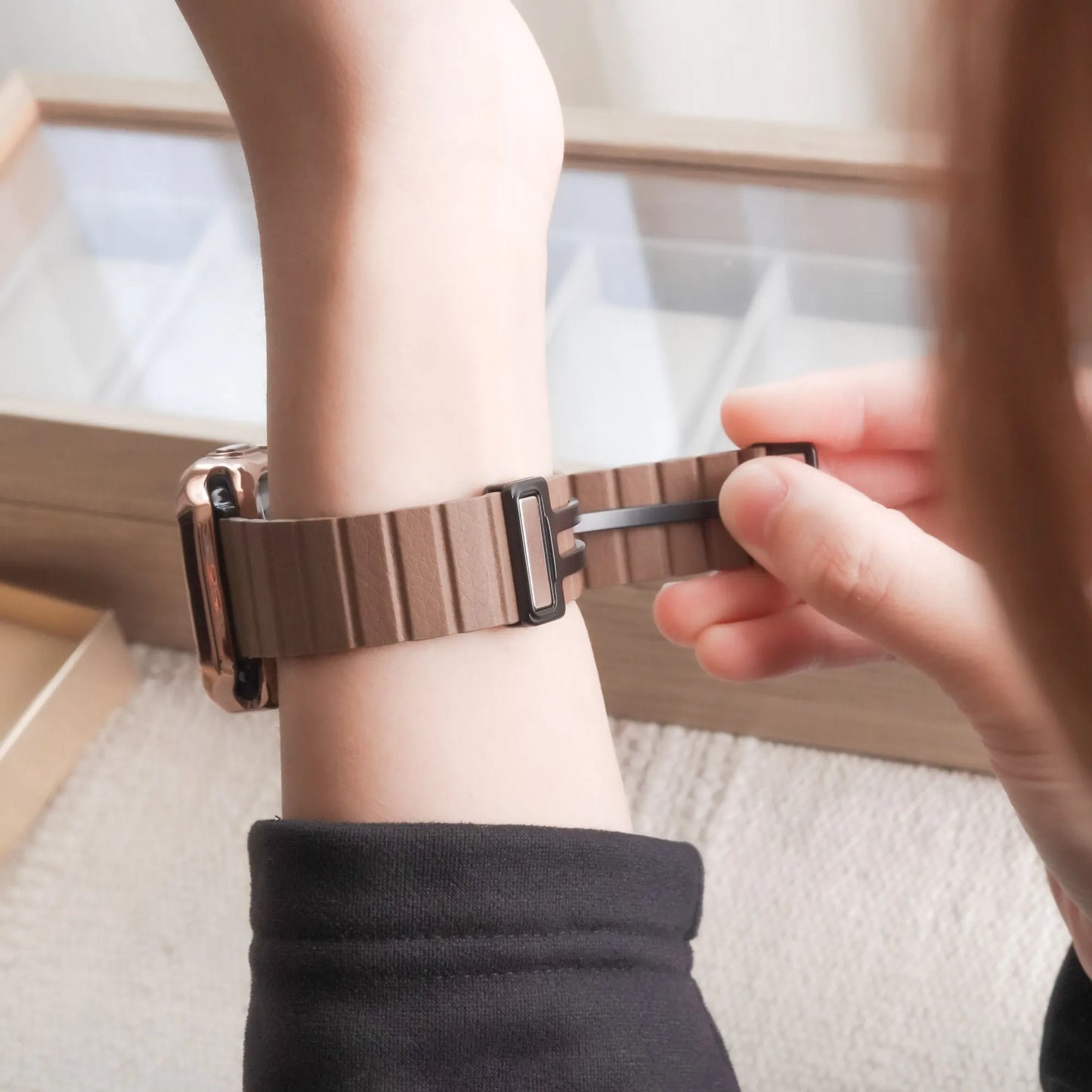 Wide Elegant Leather Venetian Blinds Magnetic Clasp Apple Watch Band