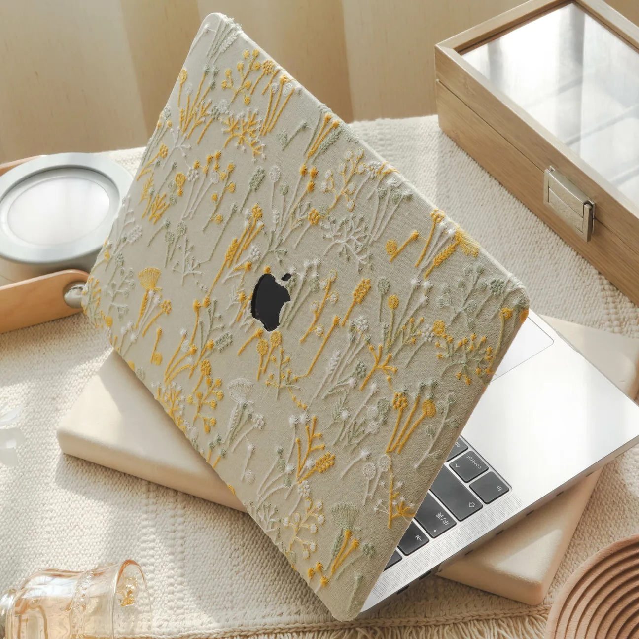 White Bandelion Embroidered Leather Macbook Case