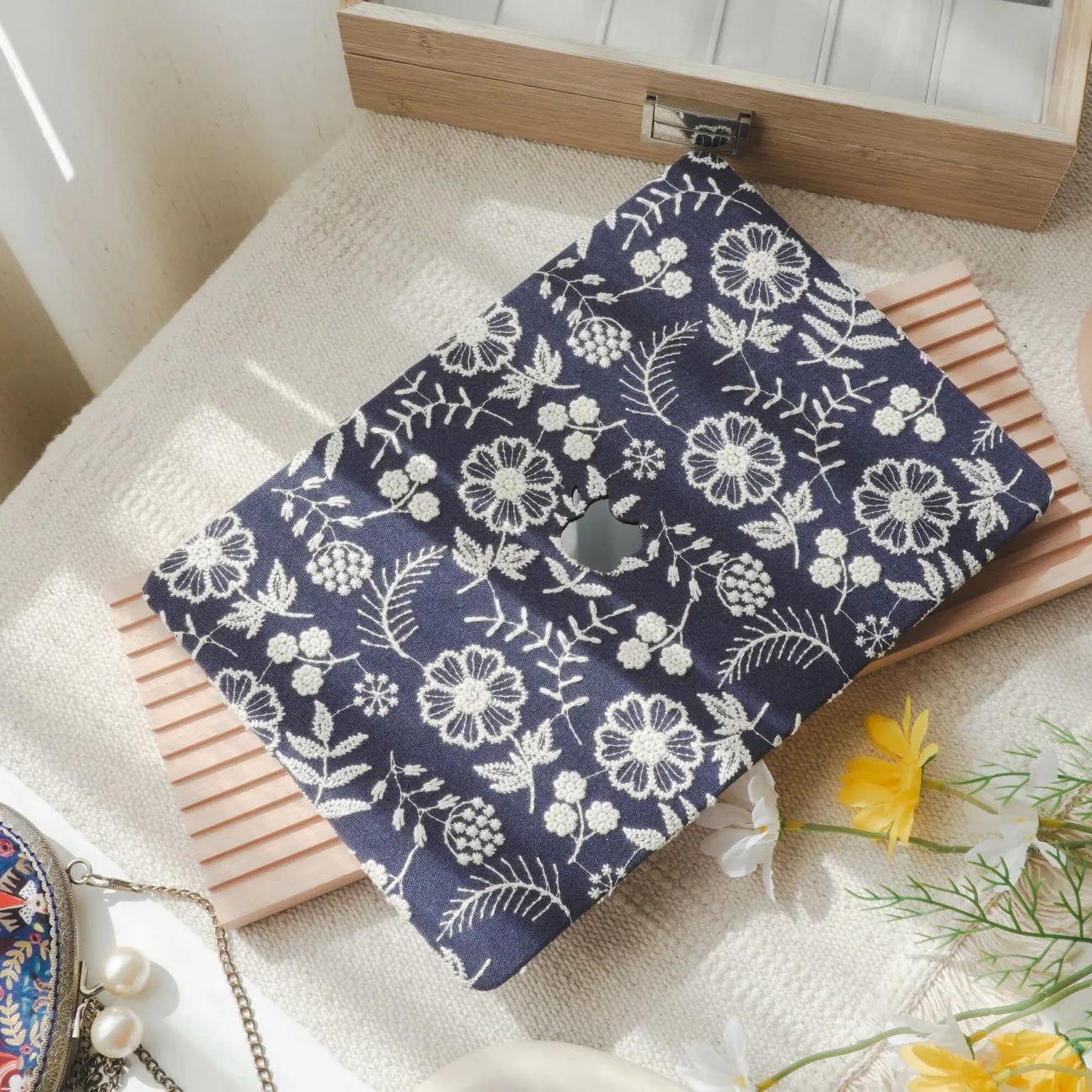 Oriental Blue Daisy Embroidered Leather Mac Case