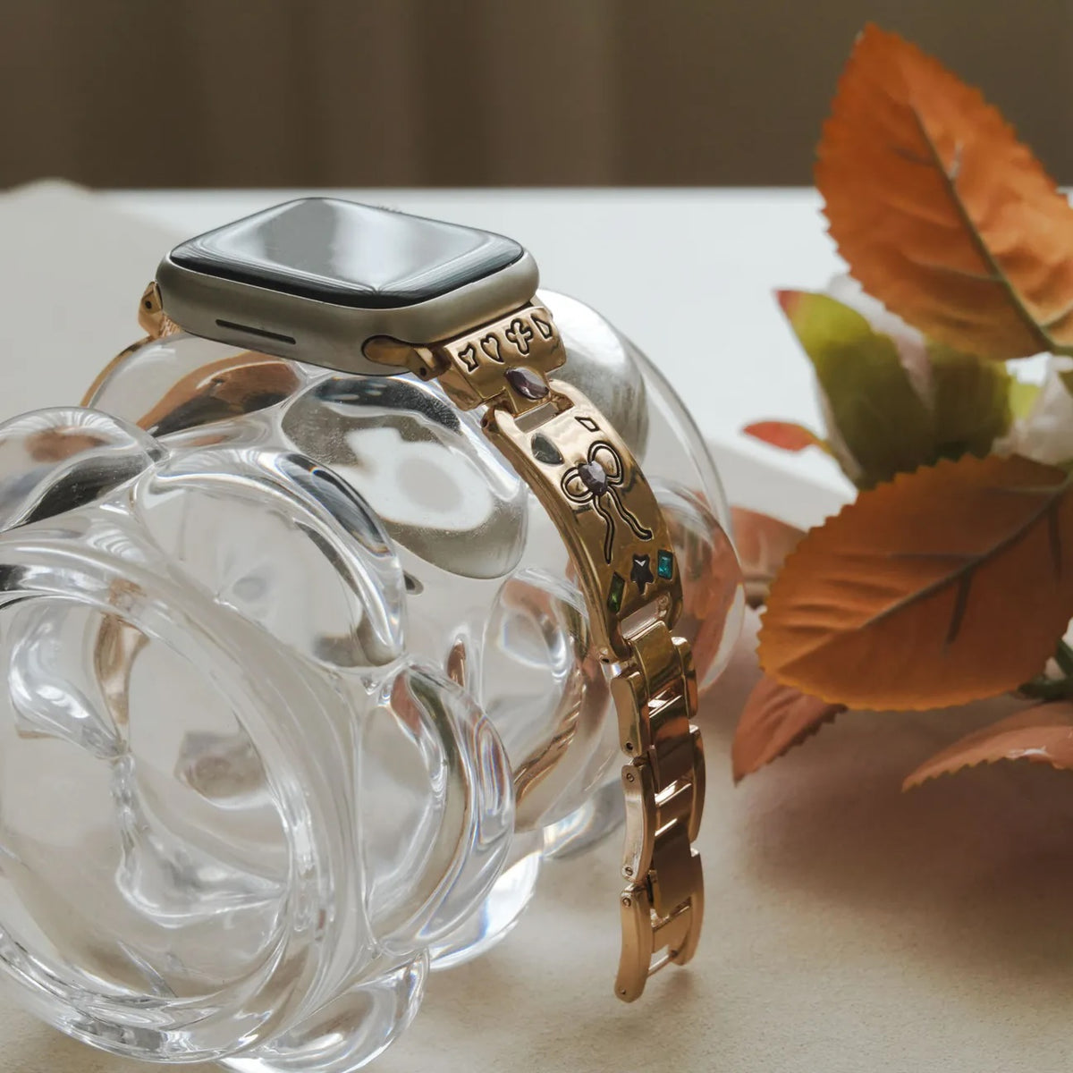Cute engraved, high-quality metal inlaid with diamonds Apple Watch strap