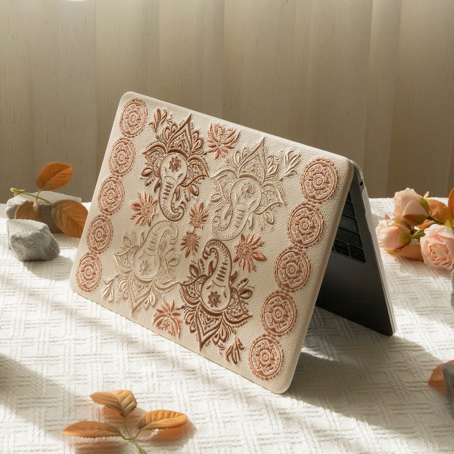 Zojirushi logo ♾ Dark and light brown textured stitching