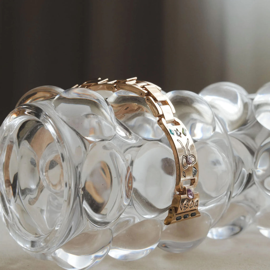 Cute engraved, high-quality metal inlaid with diamonds Apple Watch strap