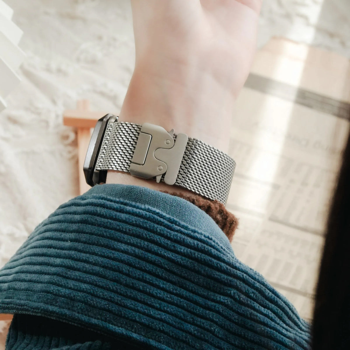 Milanese metal clasp Apple Watch Band