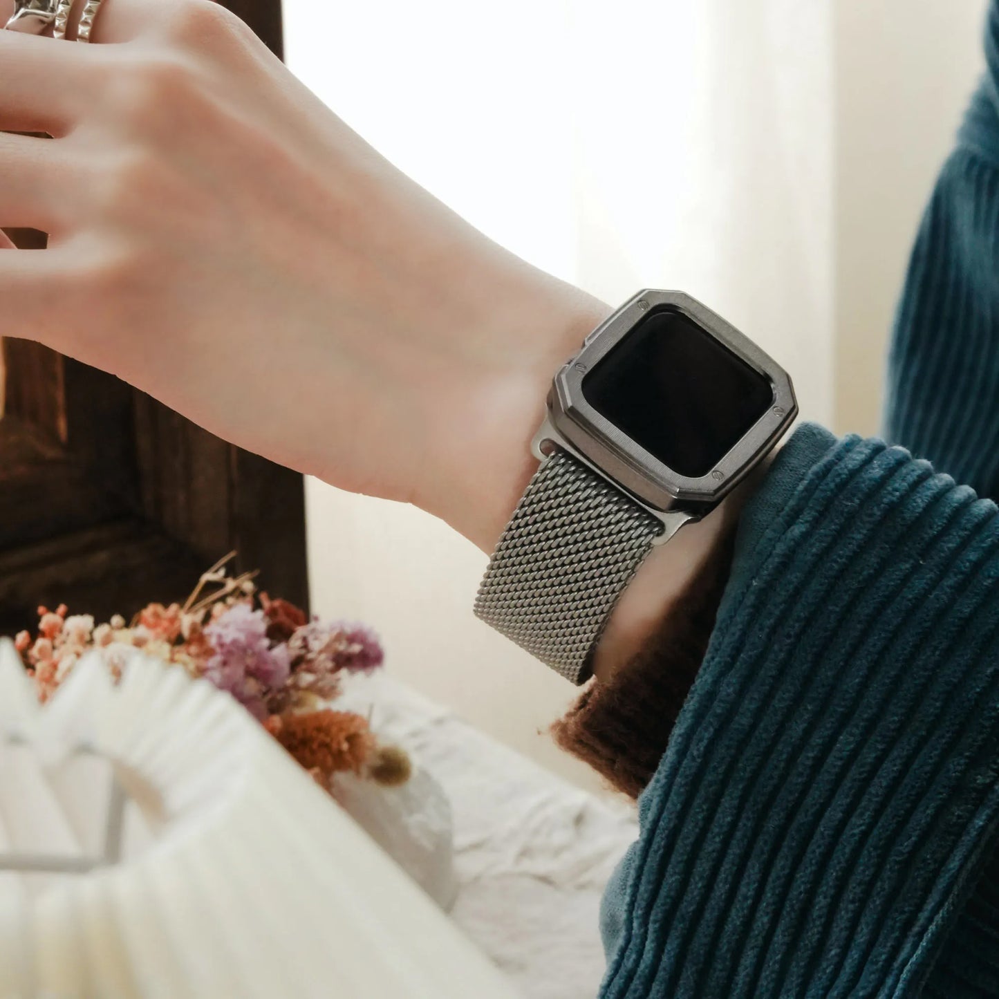 Milanese metal clasp Apple Watch Band