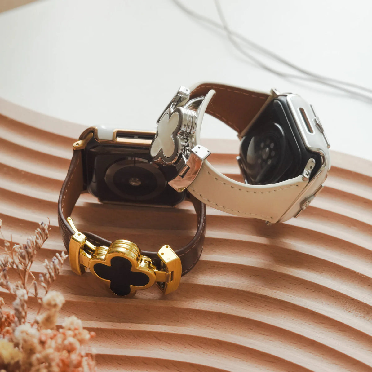 Lucky Clover Magnetic Leather-Blend Apple Watch Band