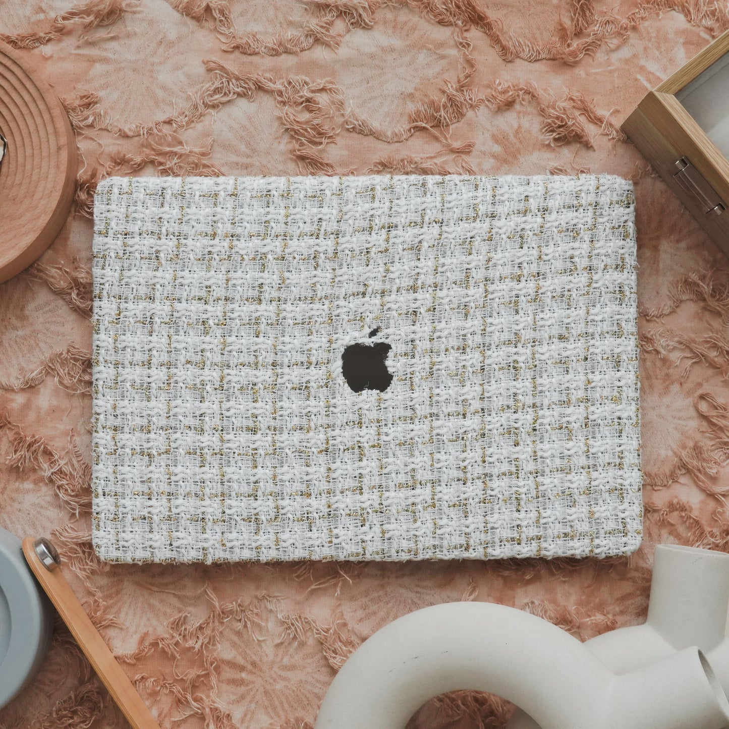 Plain Weave Chanel Style ♾ Off-White Yarn Woven Mac Case