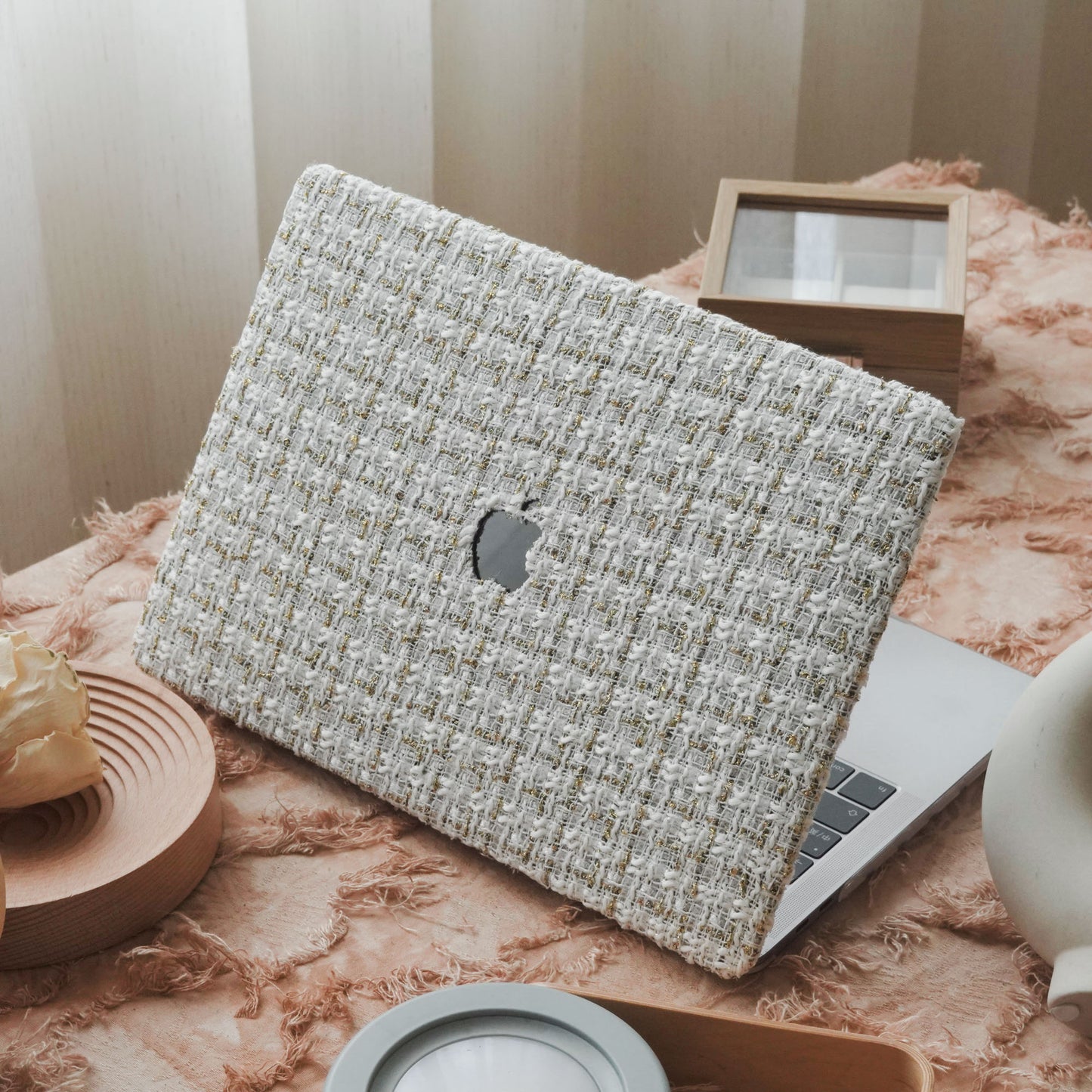 Plain Weave Chanel Style ♾ Off-White Yarn Woven Mac Case