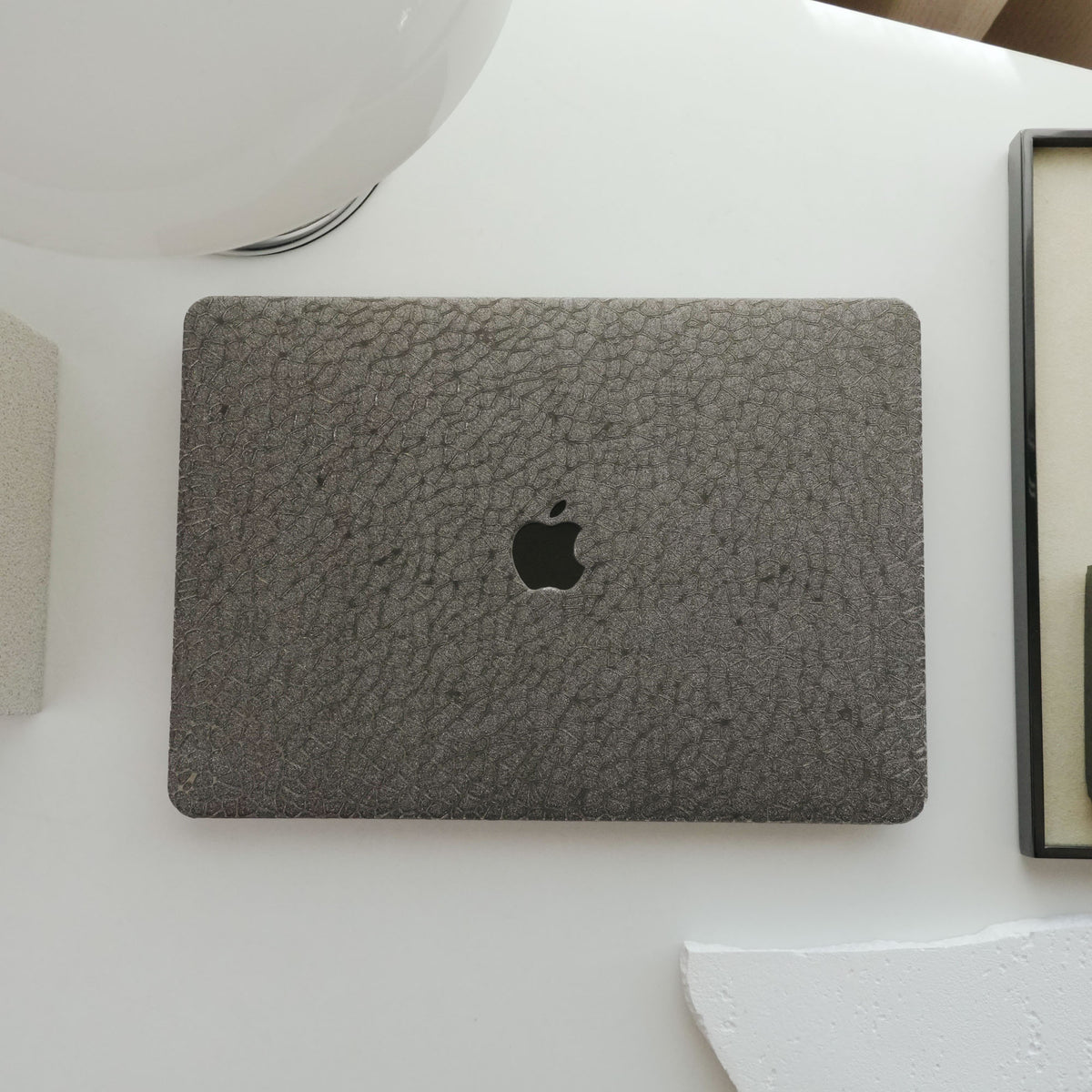 Fine leather pebble texture ♾ iron gray finish Macbook case
