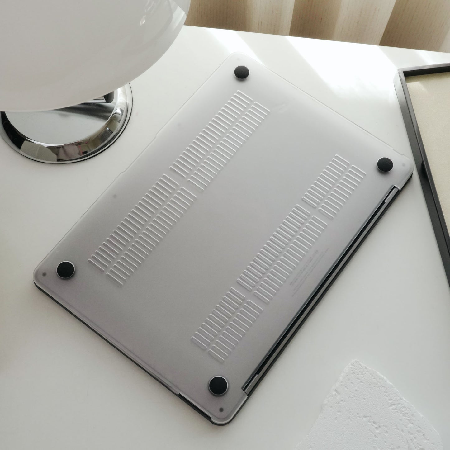 Leather pebble texture ♾ glossy silver finish Macbook case