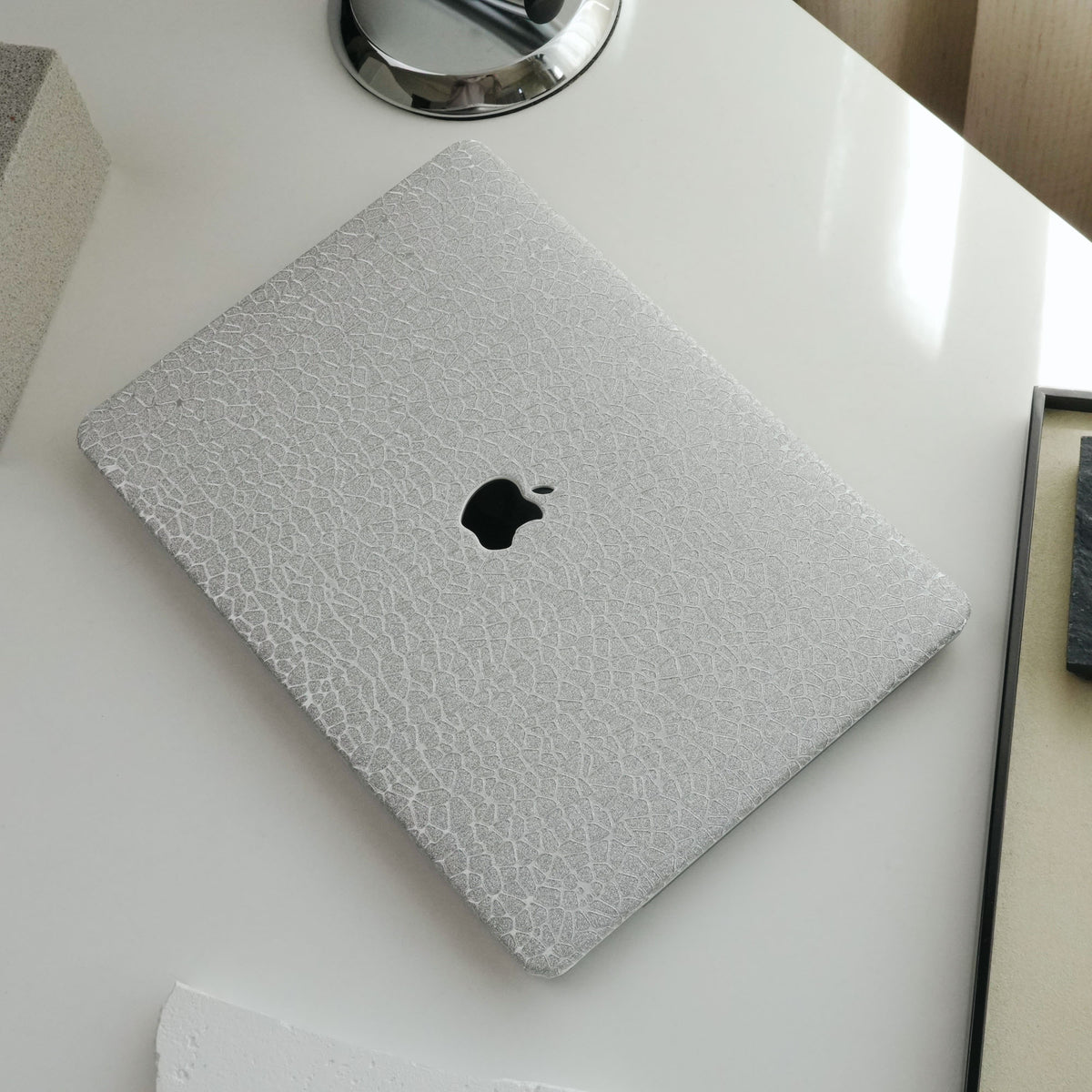 Leather pebble texture ♾ glossy silver finish Macbook case