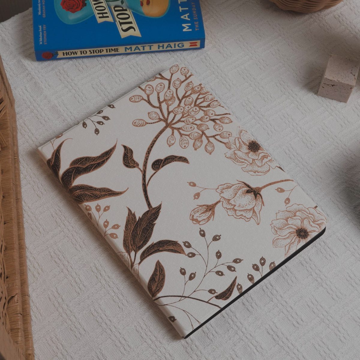 Thisisus Design - Vintage Classical Floral Pencil Magnetic Holder iPad Case
