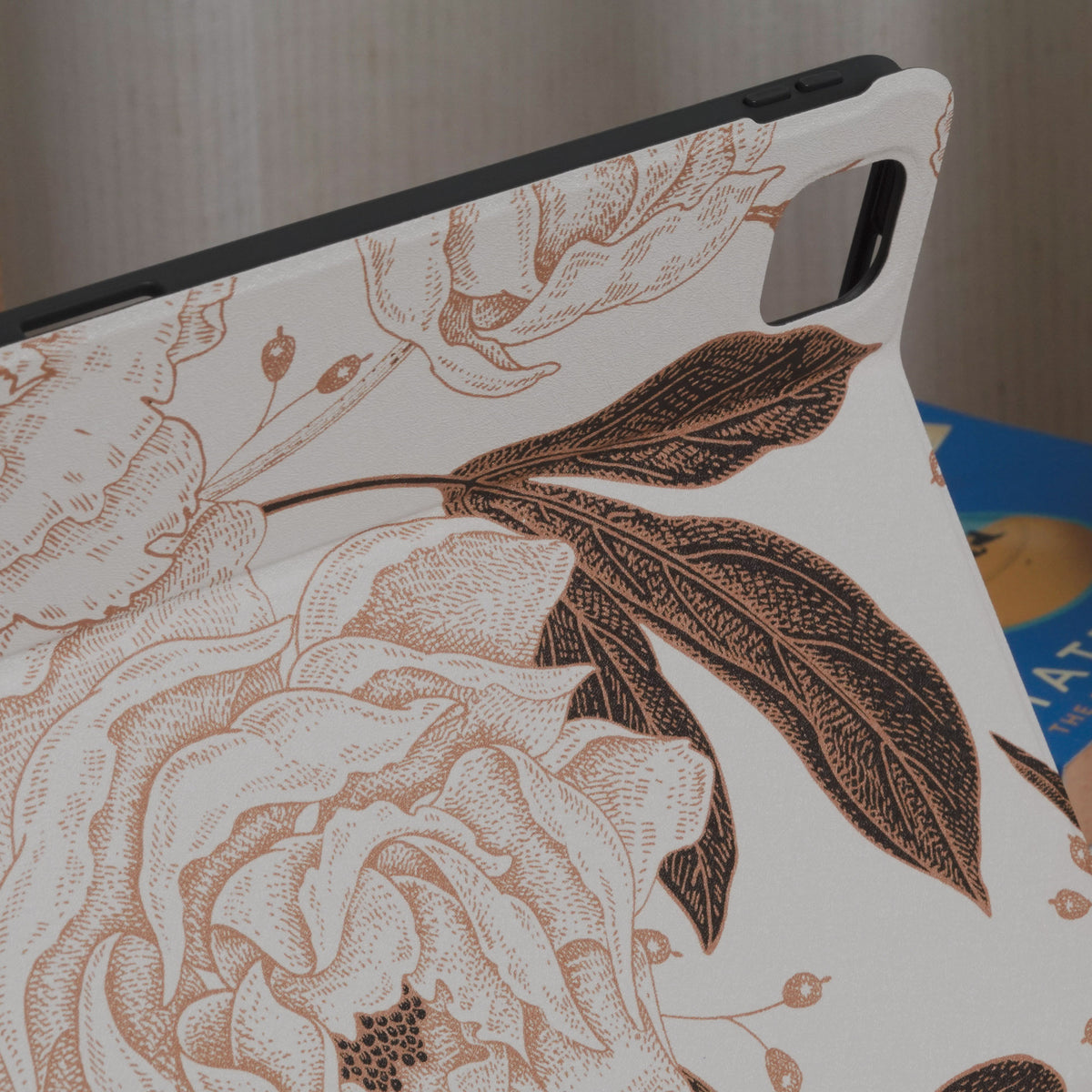 Thisisus Design - Vintage Classical Floral Pencil Magnetic Holder iPad Case