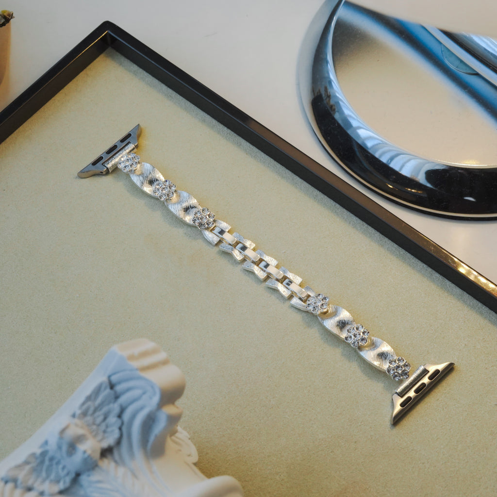 Daisy-Style Elegant Diamond-Inlaid Silver Apple Watch