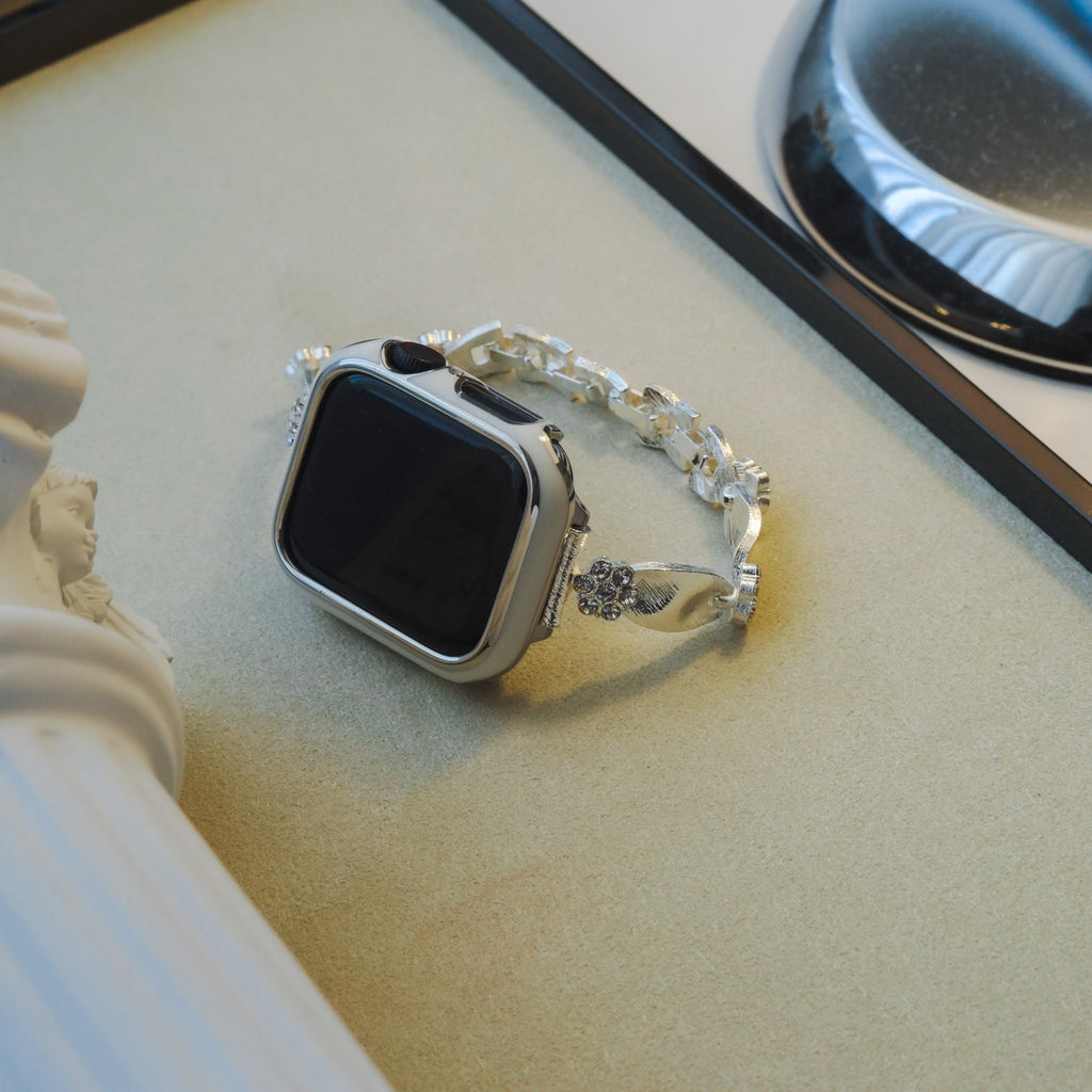Daisy-Style Elegant Diamond-Inlaid Silver Apple Watch
