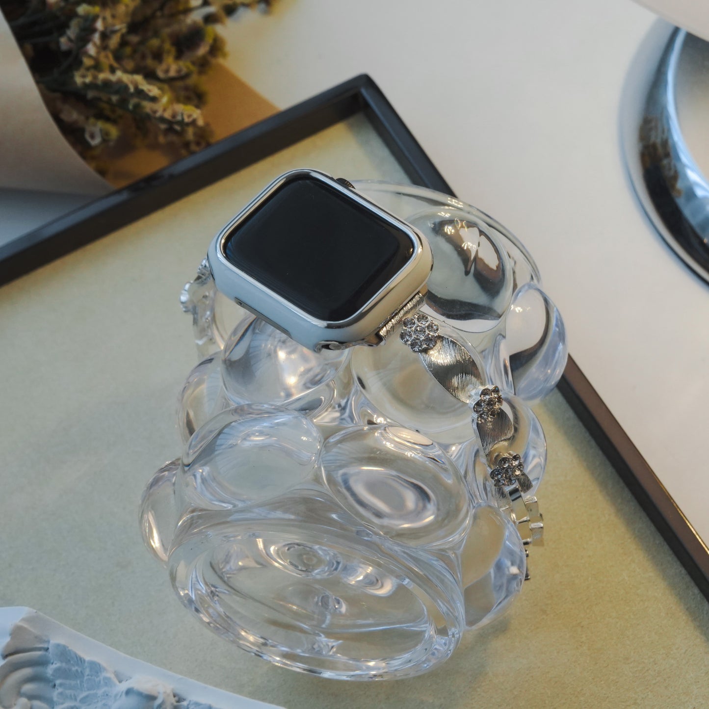 Daisy-Style Elegant Diamond-Inlaid Silver Apple Watch