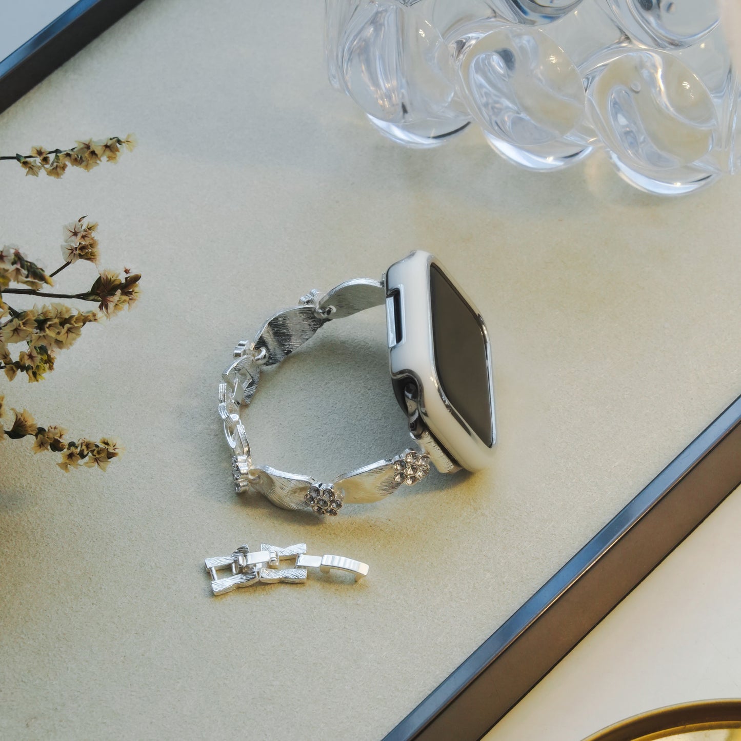 Daisy-Style Elegant Diamond-Inlaid Silver Apple Watch