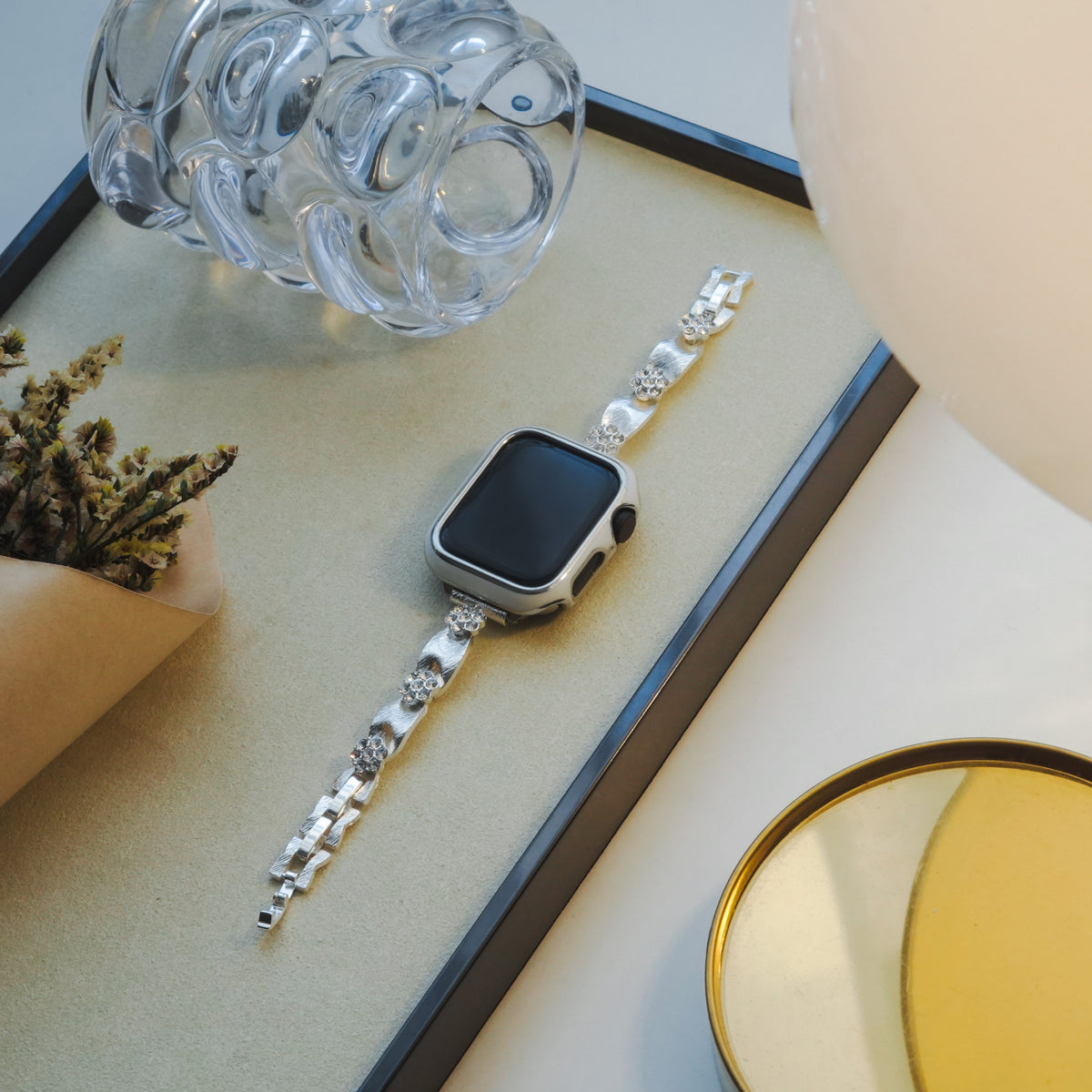 Daisy-Style Elegant Diamond-Inlaid Silver Apple Watch