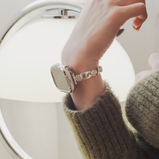 Daisy-Style Elegant Diamond-Inlaid Silver Apple Watch