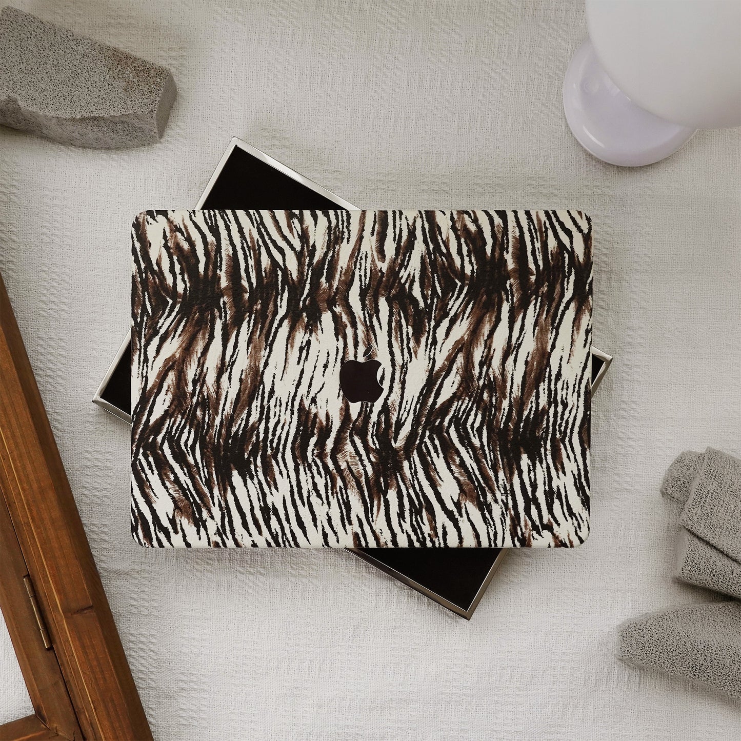 Leather Series ♾ White-based Tiger Print Mac Case