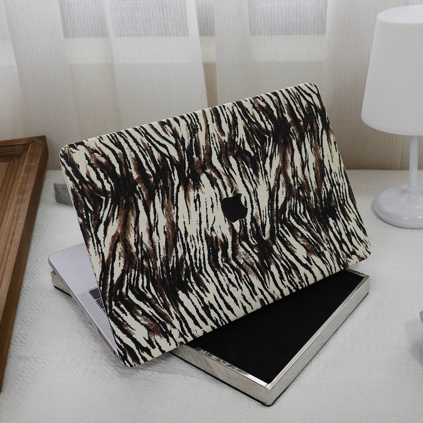 Leather Series ♾ White-based Tiger Print Mac Case