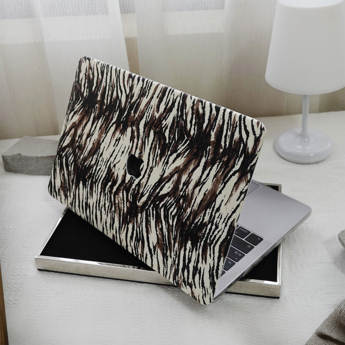 Leather Series ♾ White-based Tiger Print Mac Case