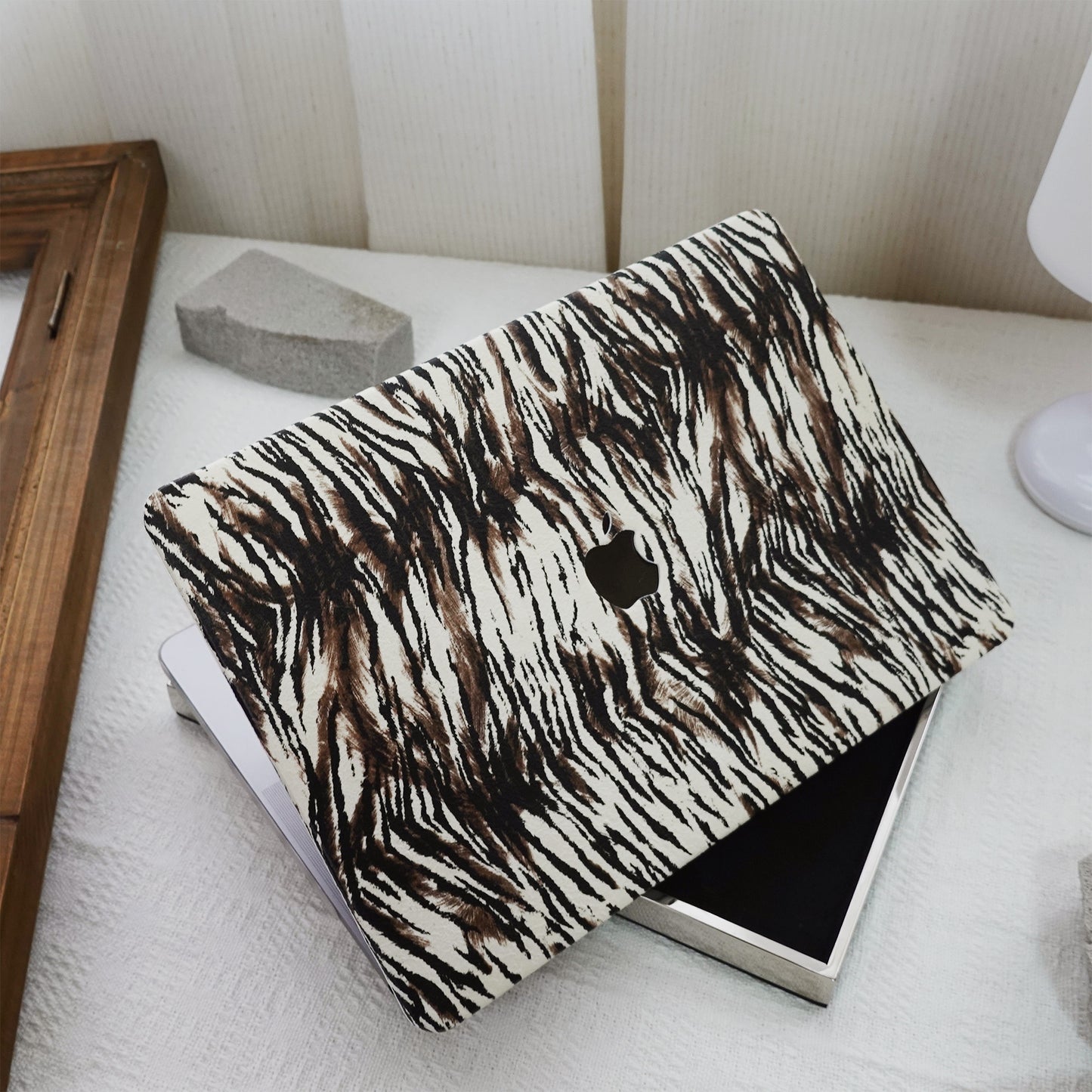 Leather Series ♾ White-based Tiger Print Mac Case