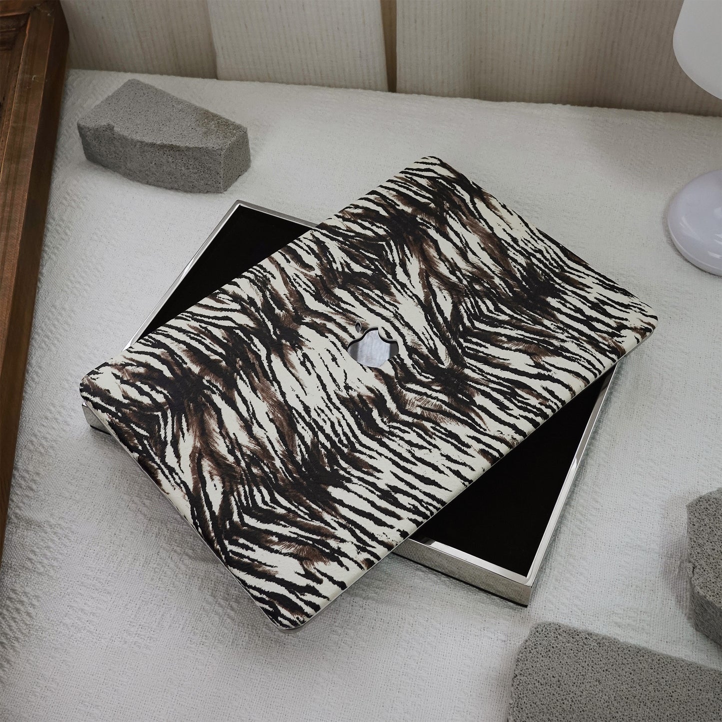 Leather Series ♾ White-based Tiger Print Mac Case