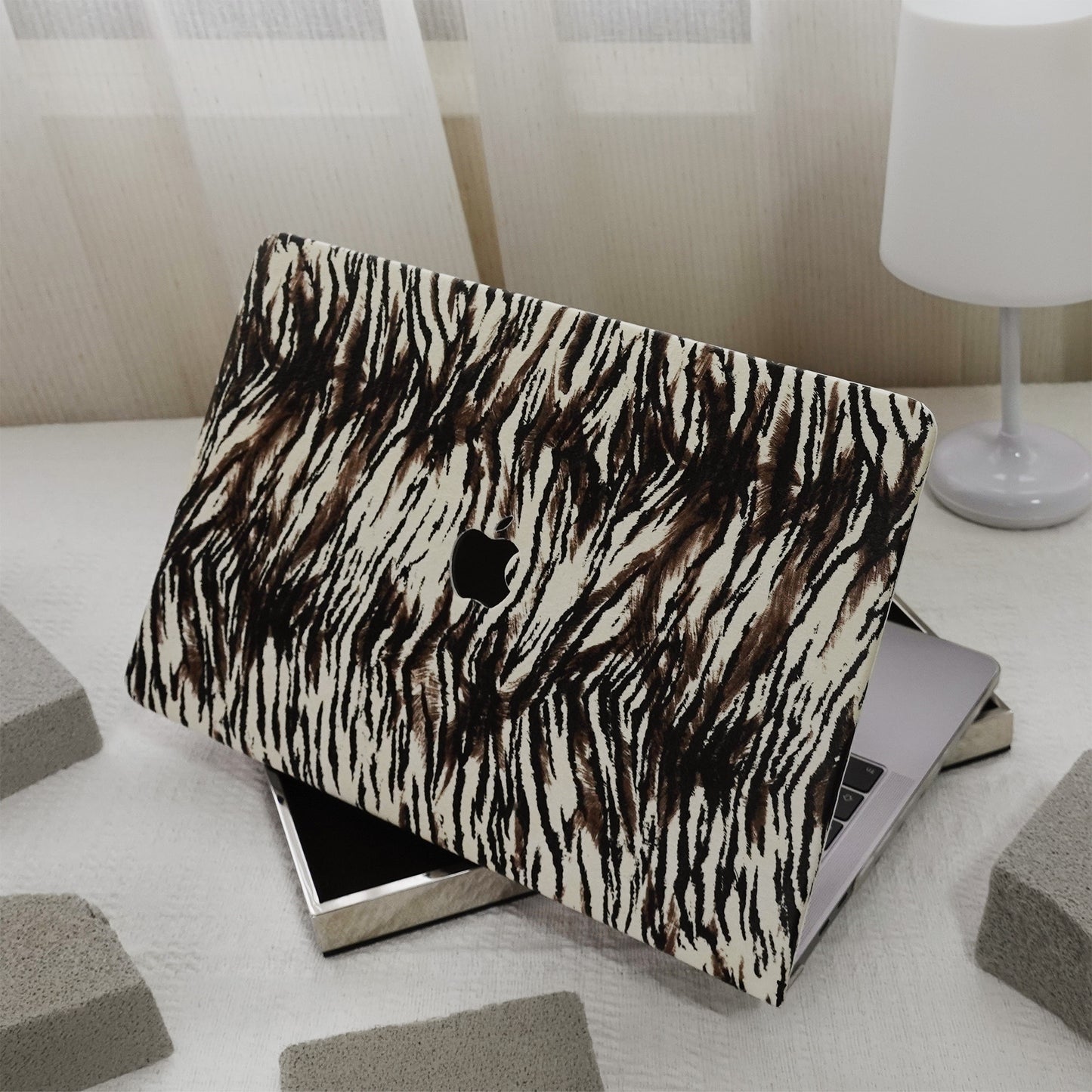 Leather Series ♾ White-based Tiger Print Mac Case